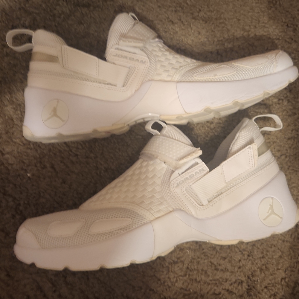 Air Jordan Trunners size 11, fits like 11 1/2 lightly worn, great condition.